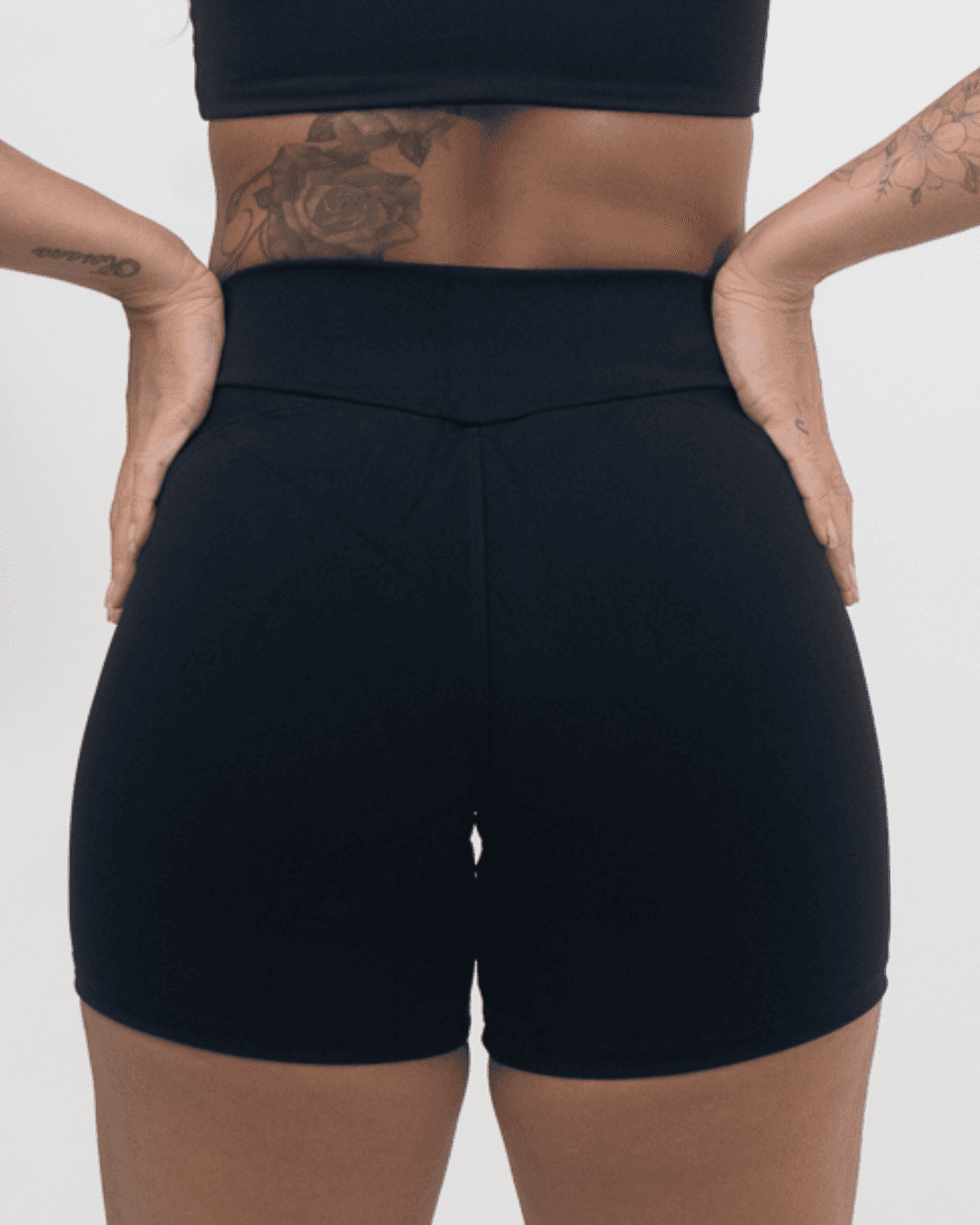 Short Fitness Preto com Recorte 3