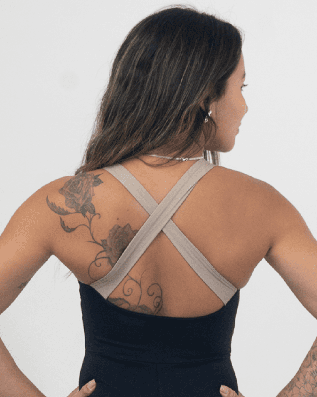 Macacão Fitness Preto com Alças Cruzadas 2